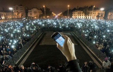 cellphone-protest